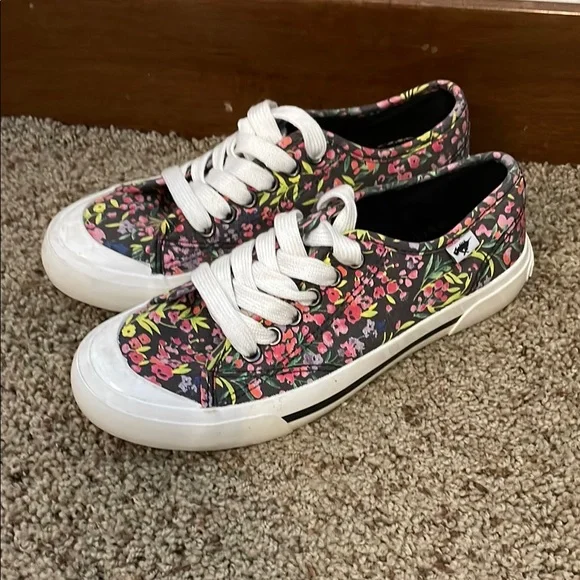 Rocket Dog Floral Black Sneakers - Picture 1 of 10
